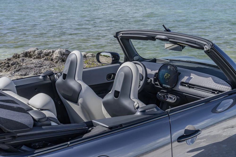 Mini Cabrio 2025, un clásico moderno que huye de lo eléctrico 22 Motor16 MINI CABRIO 18 Motor16
