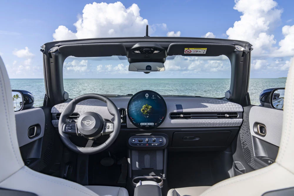Mini Cabrio 2025, un clásico moderno que huye de lo eléctrico 2 Motor16 MINI CABRIO 19 Motor16