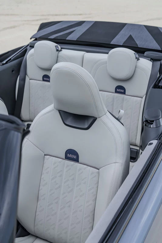 Mini Cabrio 2025, un clásico moderno que huye de lo eléctrico 30 Motor16 MINI CABRIO 26 Motor16