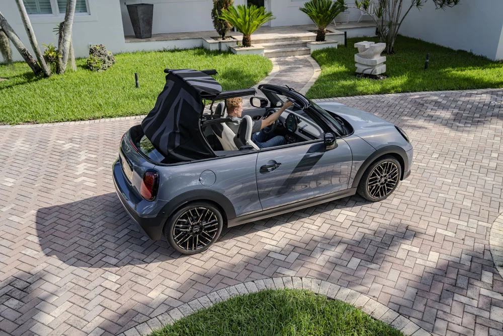 Mini Cabrio 2025, un clásico moderno que huye de lo eléctrico 35 Motor16 MINI CABRIO 31 Motor16