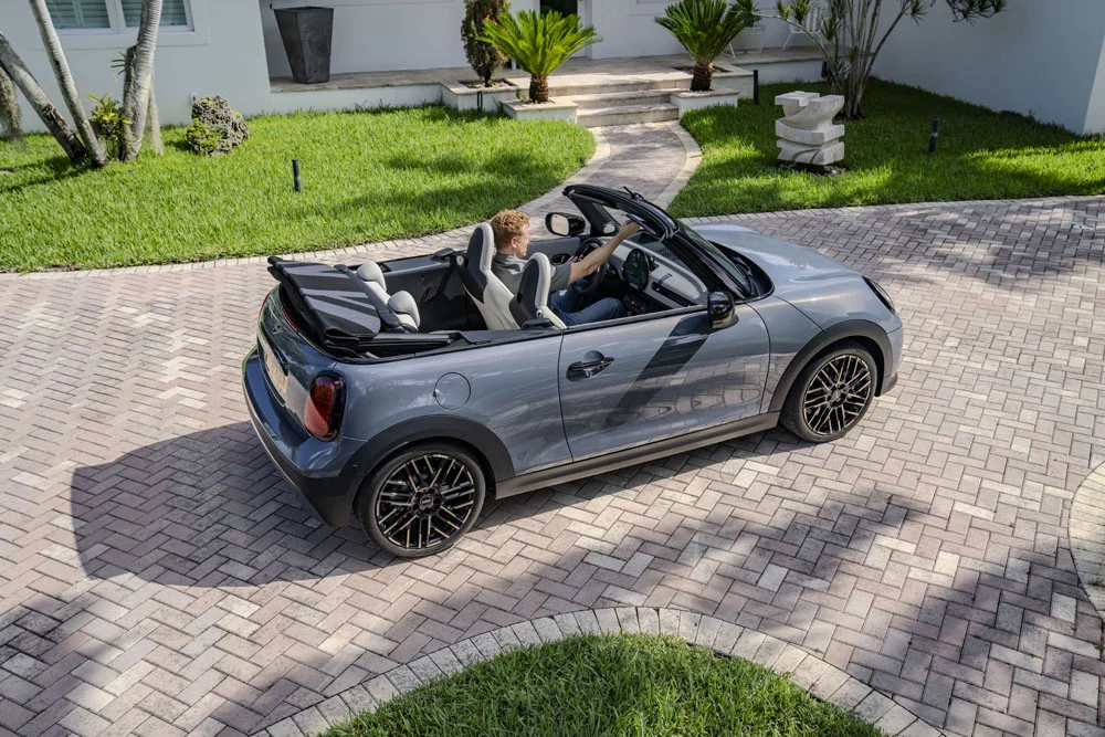 Mini Cabrio 2025, un clásico moderno que huye de lo eléctrico 1 Motor16 MINI CABRIO 32 Motor16