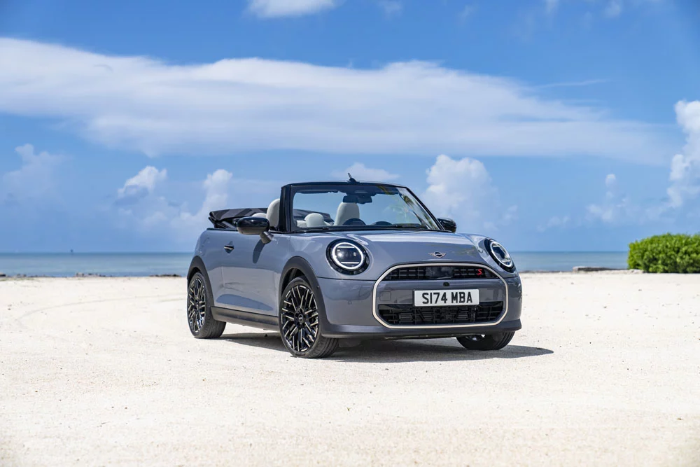 Mini Cabrio 2025, un clásico moderno que huye de lo eléctrico 12 Motor16 MINI CABRIO 8 Motor16