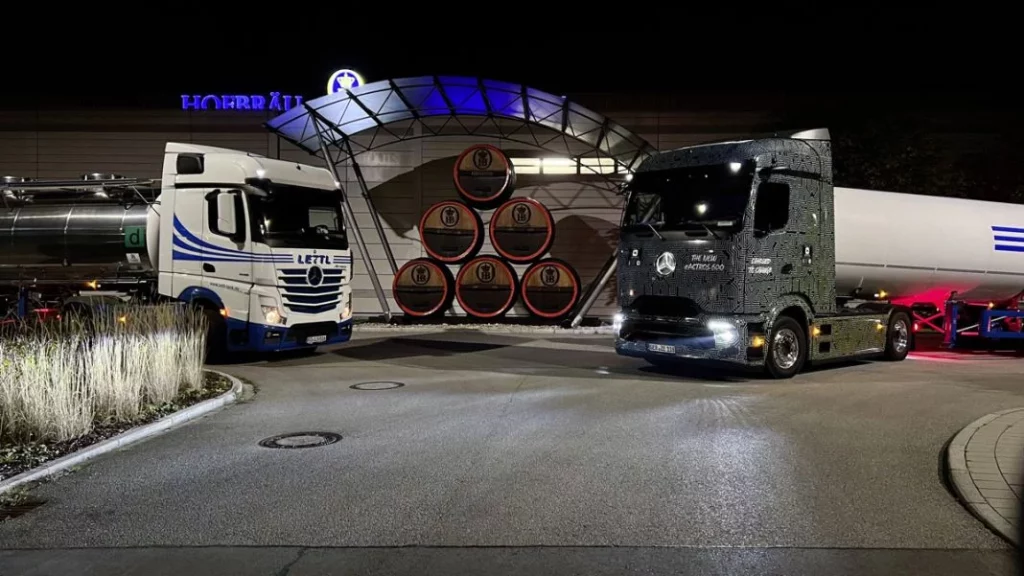 La cerveza y los pretzel del Oktoberfest viajan en camión eléctrico 2 Motor16 Mercedes Benz eActros 600 Oktoberfest2 Motor16