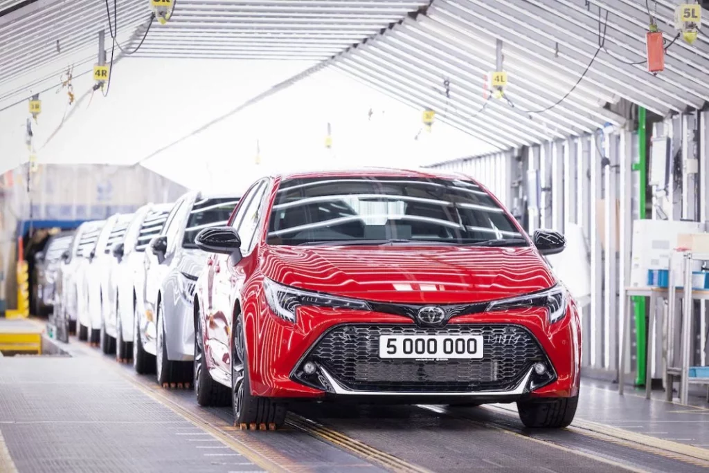 5 millones de unidades del coche más vendido del mundo son británicas 2 Motor16 El coche 5 millones fabricado por Toyota en Burnaston