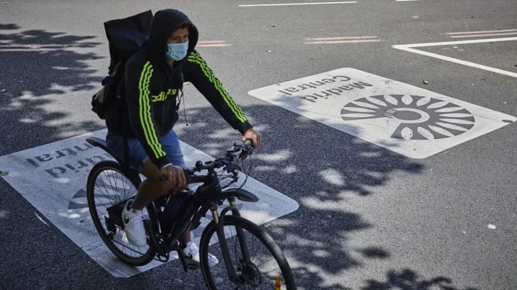 La gran idea de manejarse en Madrid Central en bicicleta
