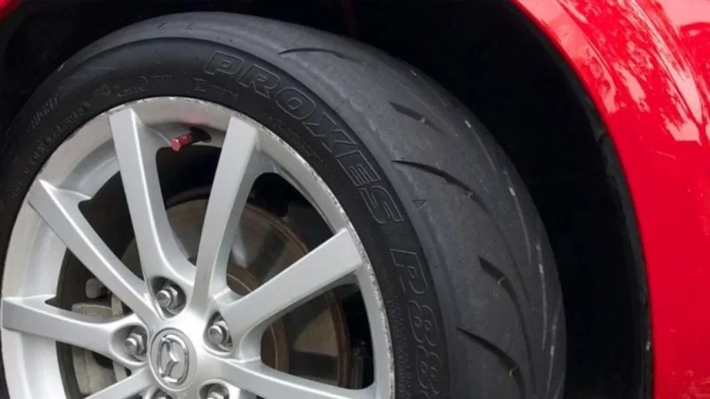 Los especialistas que te hacen la pregunta del siglo: ¿Es legal circular con este tipo de neumático? 6 Motor16 Estos neumáticos son atractivos para algunos conductores