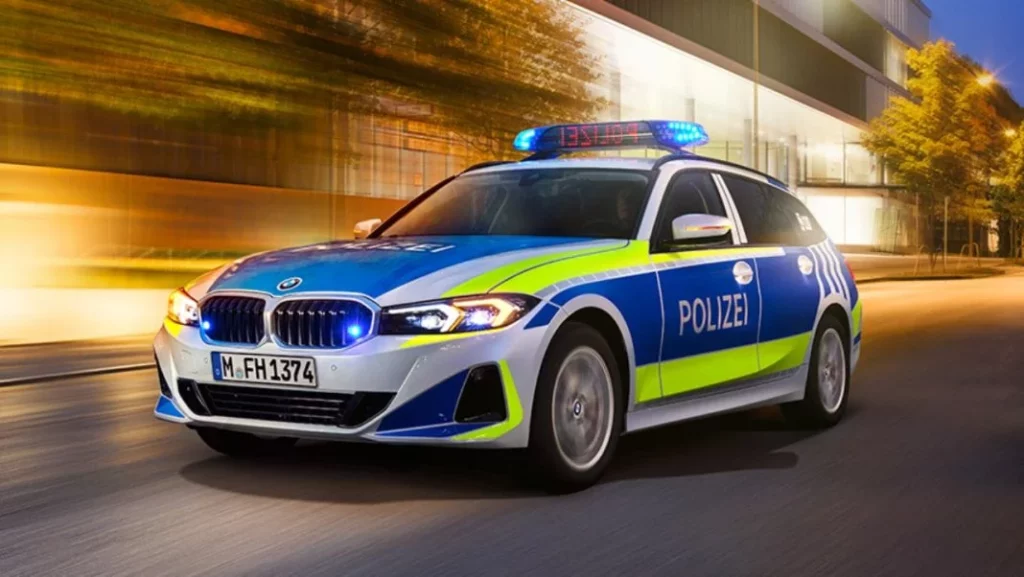 Una coreografía de seguridad en movimiento hecha por los patrulleros BMW
