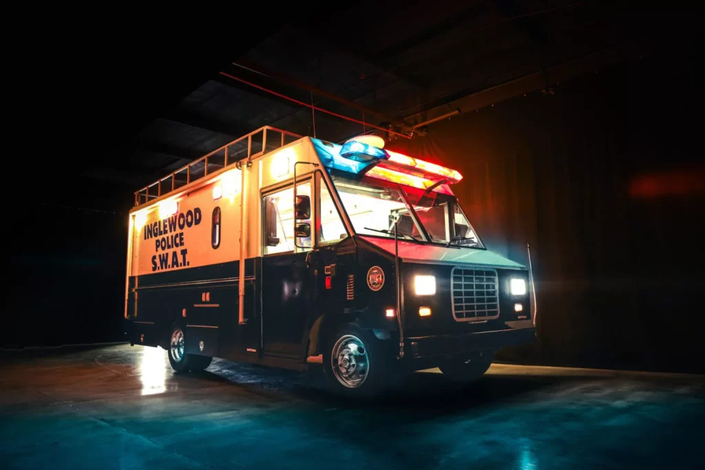 La furgoneta que jamás te hubieras podido imaginar convertir en camper está a la venta 1 Motor16 Cómo convertir una camioneta de SWAT en una camper