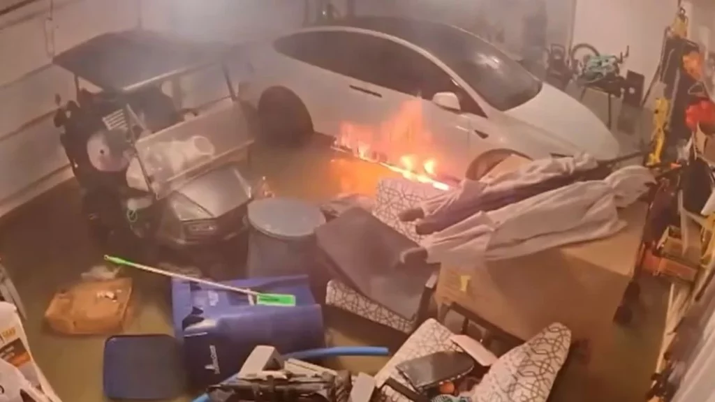 El huracán que se atrevió a prender fuego un Tesla Model X