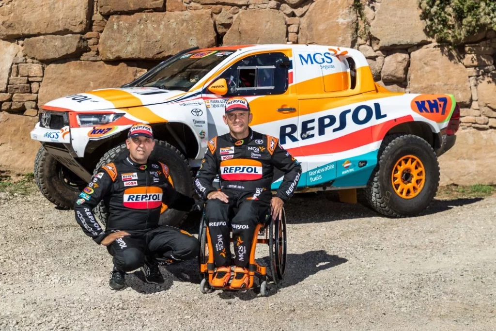 Isidre Esteve y su Toyota Hilux se preparan para el Dakar 1 Motor16 isidre esteve toyota hilux t1 plus dakar 1 Motor16