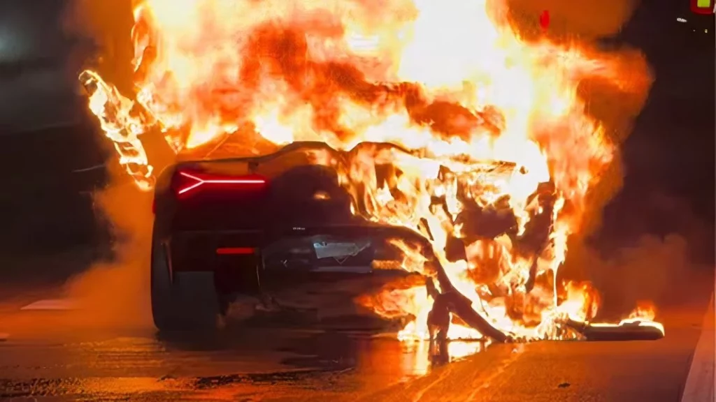 Ethan Duran, el influencer al que su Lamborghini Revuelto le ha durado 174 kilómetros 1 Motor16 La corta historia de Ethan Duran y su Lamborghini Revuelto
