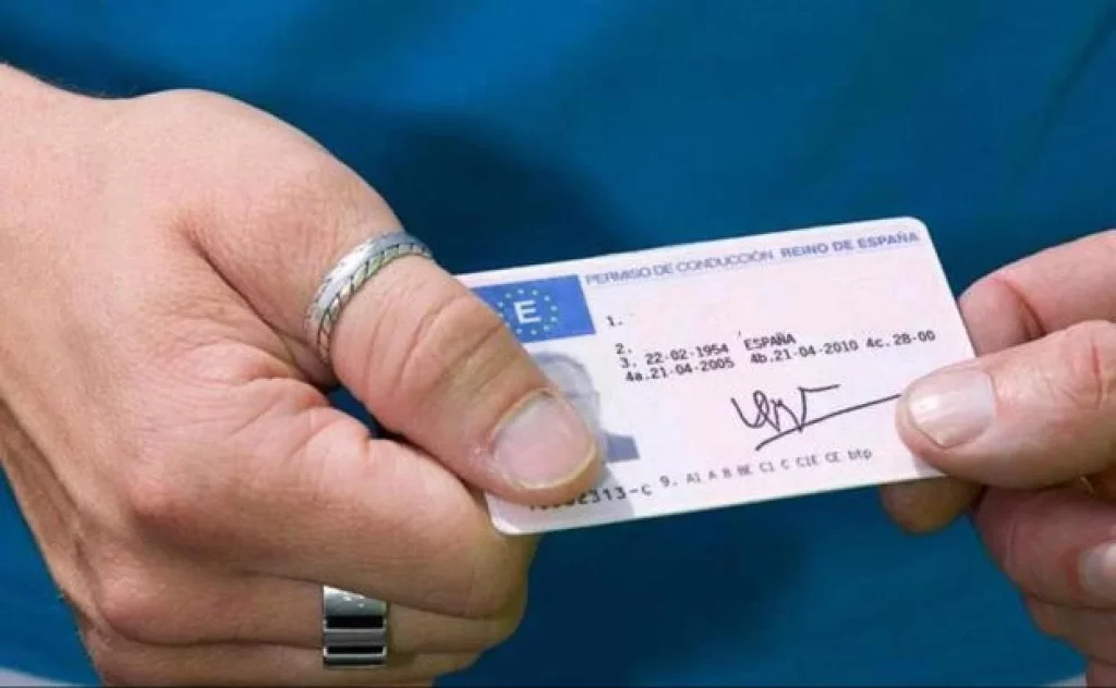 La DGT tiene al hacker Alcasec conduciendo con un carnet falso... que aún utiliza 166 Motor16 DGT
