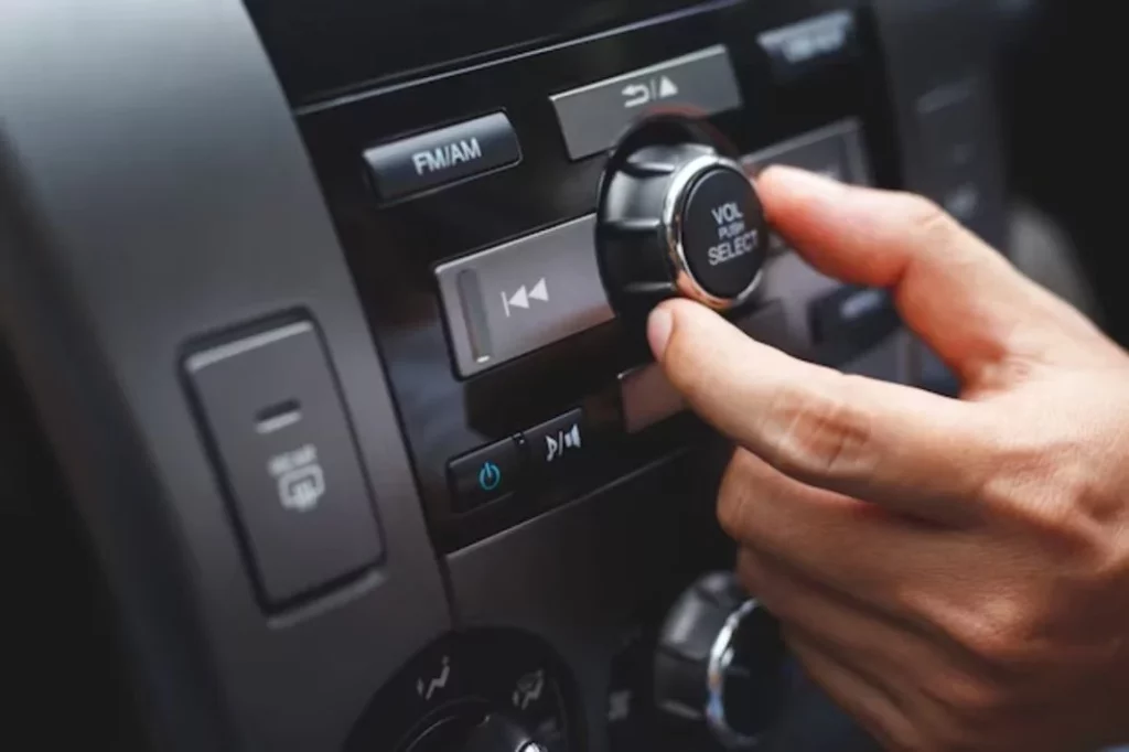 ¿Apagas la radio cuando aparcas?: la ciencia explica los motivos 1 Motor16 El estudio científico que explica porque apagamos la radio al aparcar el coche