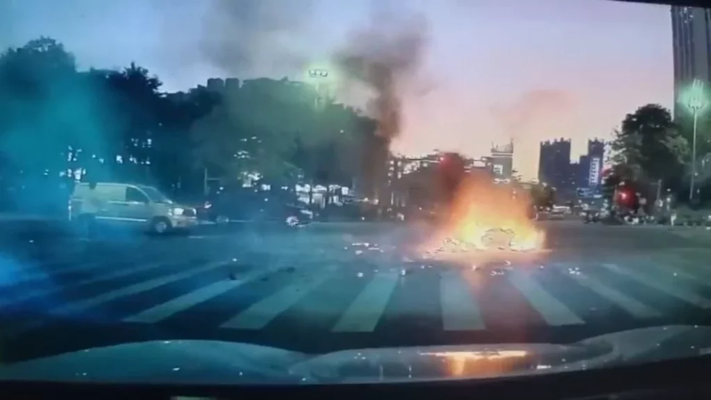 ¿Qué causó que el scooter se prenda fuego?