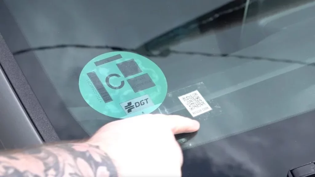 El significado del código QR que tu coche esconde en los cristales 1 Motor16 Una ayuda en la era de los vehículos eléctricos