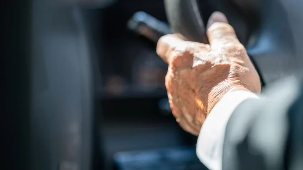El nuevo 'pero' que pone la DGT a los mayores de 65 años para que no sigan conduciendo 38 Motor16 normas