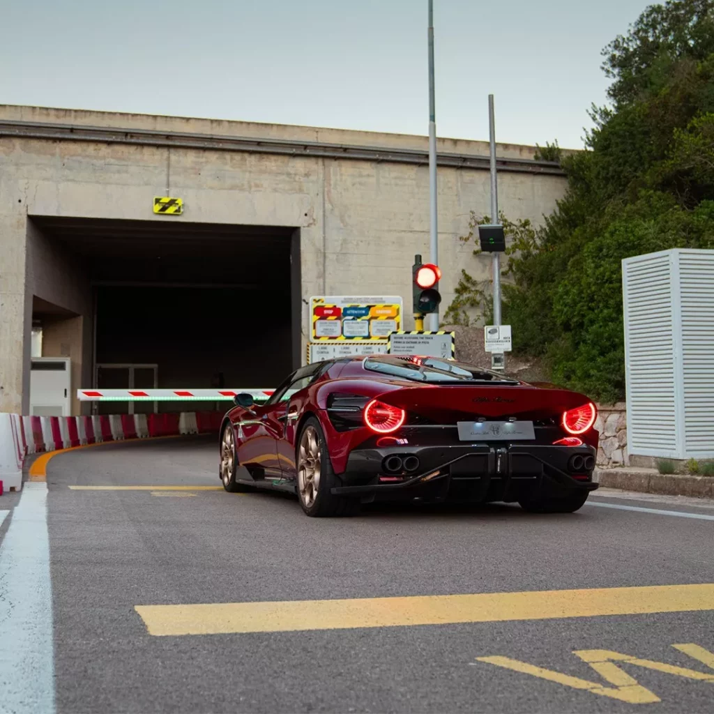 El Alfa Romeo 33 Stradale supera los 330 km/h en el circuito de Nardò 4 Motor16 2024 Alfa Romeo 33 Stradale Prototype Nardo 2 Motor16
