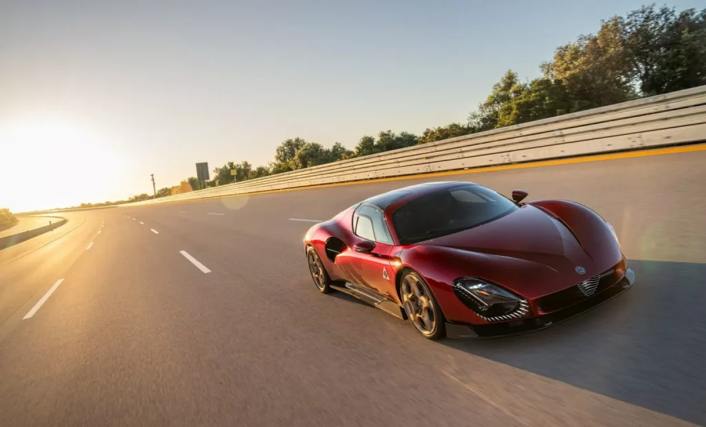 El Alfa Romeo 33 Stradale supera los 330 km/h en el circuito de Nardò 2 Motor16 2024 Alfa Romeo 33 Stradale Prototype Nardo 5 Motor16