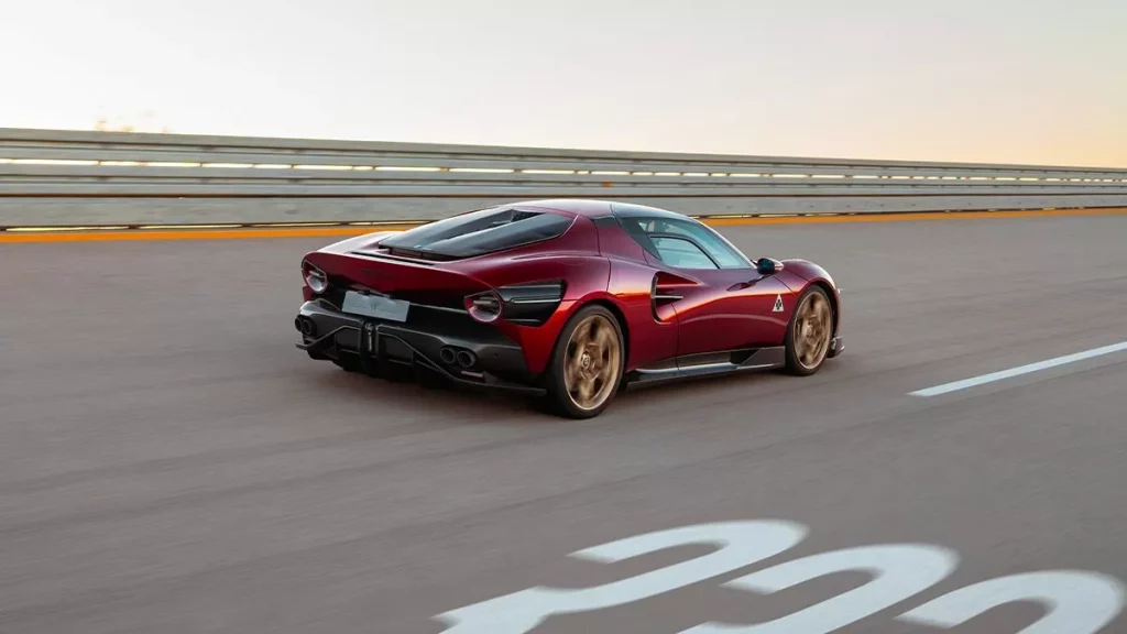 El Alfa Romeo 33 Stradale supera los 330 km/h en el circuito de Nardò 3 Motor16 2024 Alfa Romeo 33 Stradale Prototype Nardo 6 Motor16