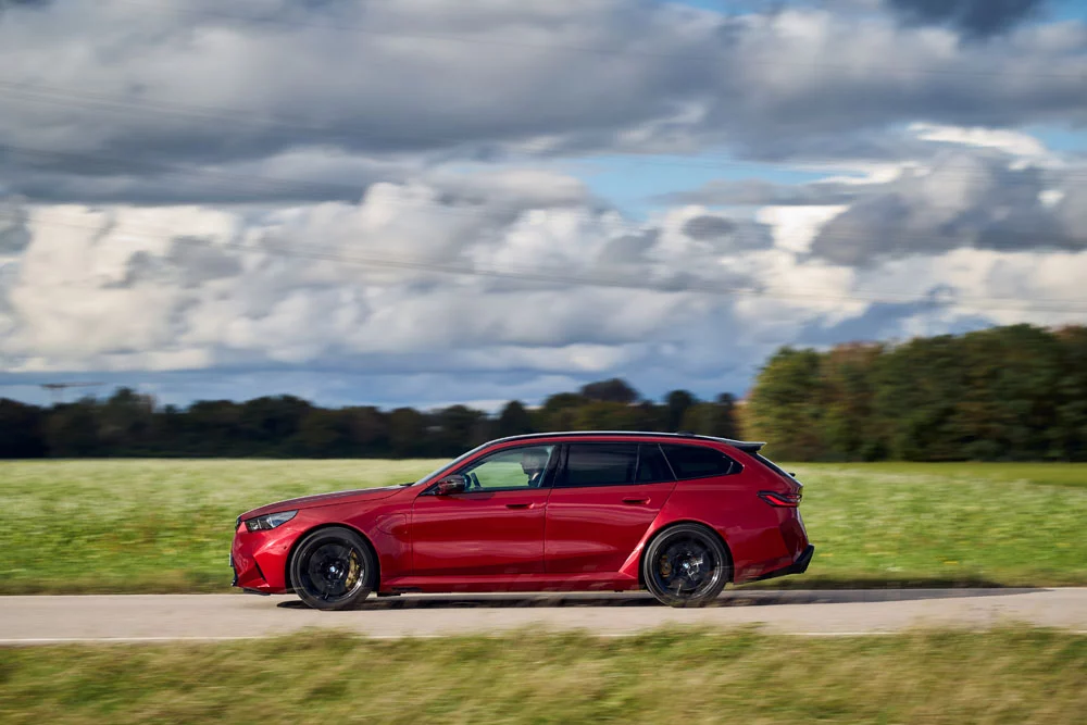 El BMW M5 Touring tiene precio en España: 2.600 euros en favor de la practicidad 10 Motor16 2024 BMW M5 Touring precio 3 Motor16