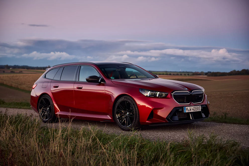 El BMW M5 Touring tiene precio en España: 2.600 euros en favor de la practicidad 6 Motor16 2024 BMW M5 Touring precio 6 Motor16