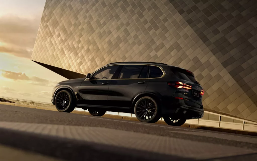 El BMW X5 más exclusivo se estira y se viste de oro 11 Motor16 2024 BMW X5 Dark Flame Edition 6 Motor16