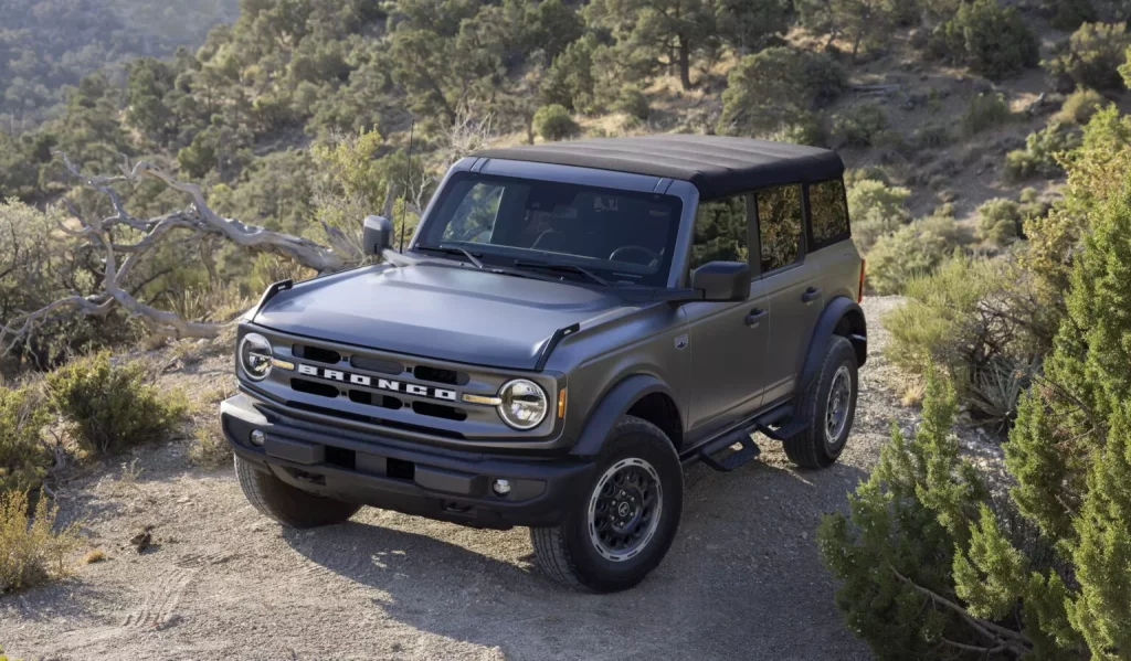 El Ford Bronco se pone en forma y rescata su versión 'low cost' 34 Motor16 2024 Ford Bronco Matte 2 Motor16
