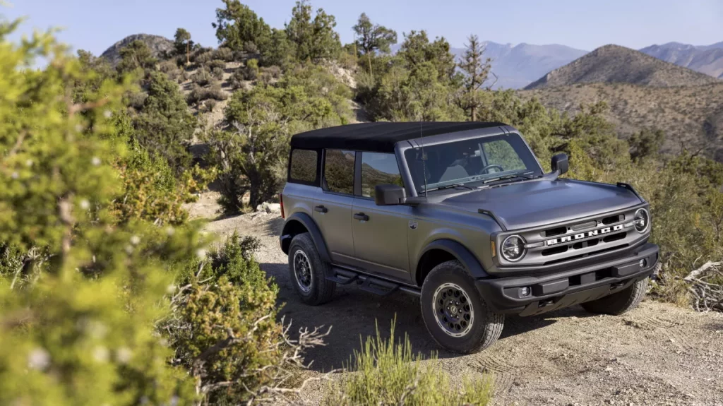 El Ford Bronco se pone en forma y rescata su versión 'low cost' 35 Motor16 2024 Ford Bronco Matte 3 Motor16