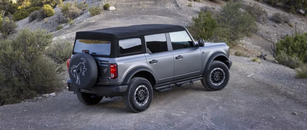 El Ford Bronco se pone en forma y rescata su versión 'low cost' 36 Motor16 2024 Ford Bronco Matte 4 Motor16