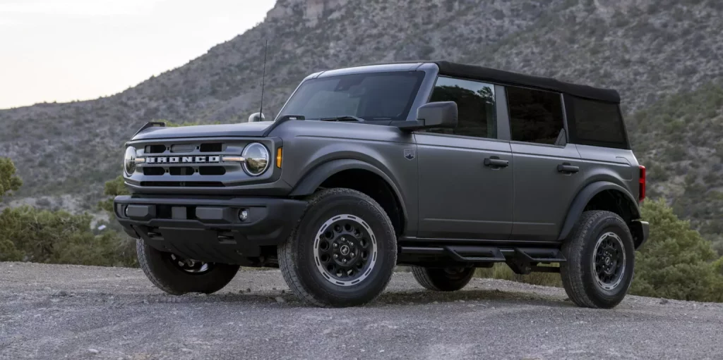 El Ford Bronco se pone en forma y rescata su versión 'low cost' 39 Motor16 2024 Ford Bronco Matte 7 Motor16