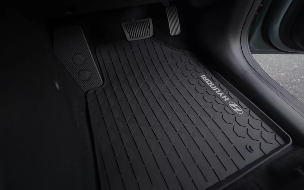 El Hyundai Kona más exclusivo es eléctrico y se puede tirar al barro 14 Motor16 2024 Hyundai Kona Manua Loa 13 Motor16
