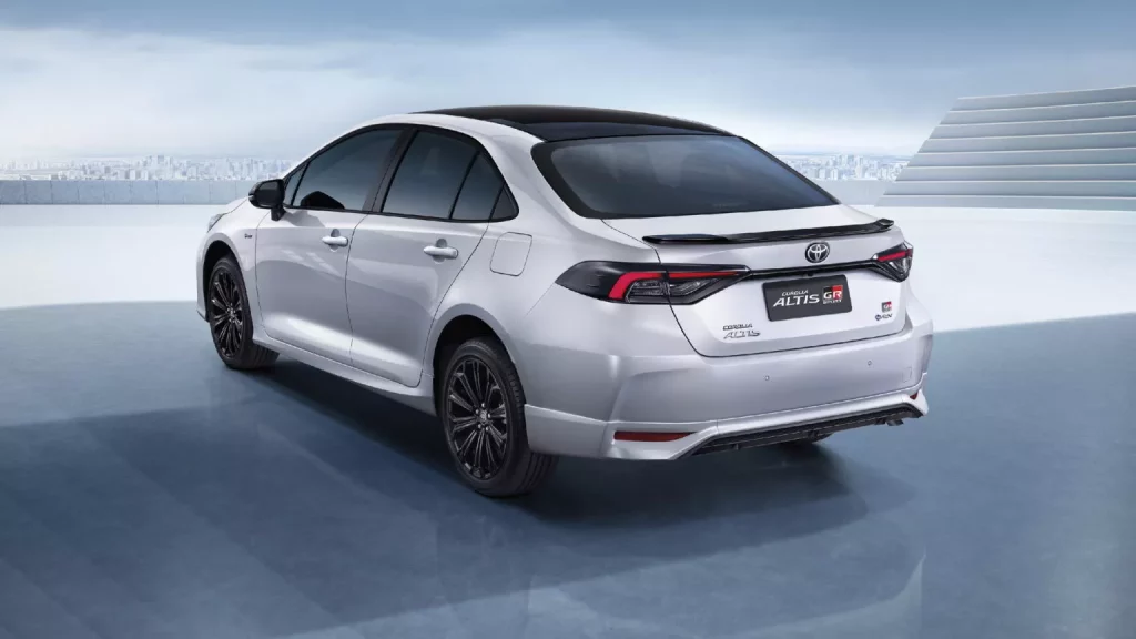 El Toyota Corolla Altis estrena versión firmada por Gazoo Racing 2 Motor16 2024 Toyota Corolla Altis GR Sport. Imagen trasera.