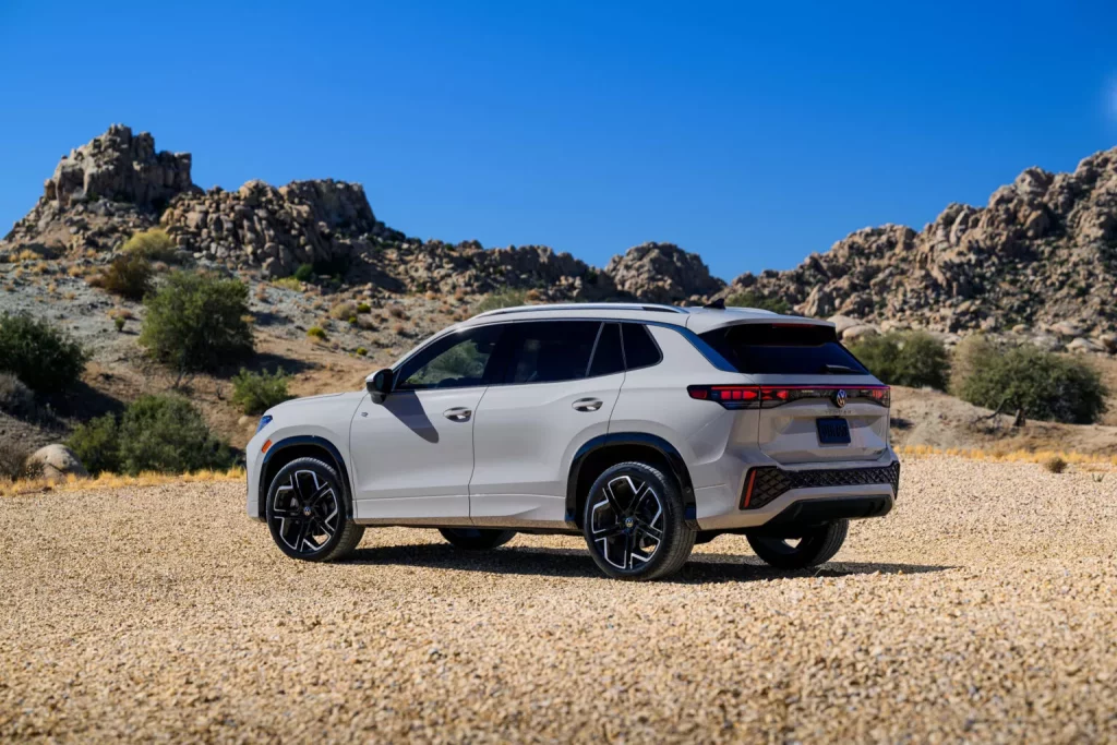 El Volkswagen Tiguan 'yanqui' es el mix perfecto entre Tiguan y Tayron 14 Motor16 2024 Volkswagen Tiguan USA 16 Motor16