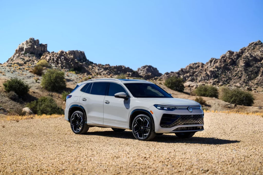El Volkswagen Tiguan 'yanqui' es el mix perfecto entre Tiguan y Tayron 13 Motor16 2024 Volkswagen Tiguan USA 17 Motor16