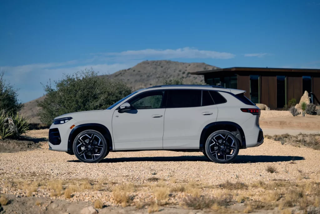 El Volkswagen Tiguan 'yanqui' es el mix perfecto entre Tiguan y Tayron 7 Motor16 2024 Volkswagen Tiguan USA 2 Motor16