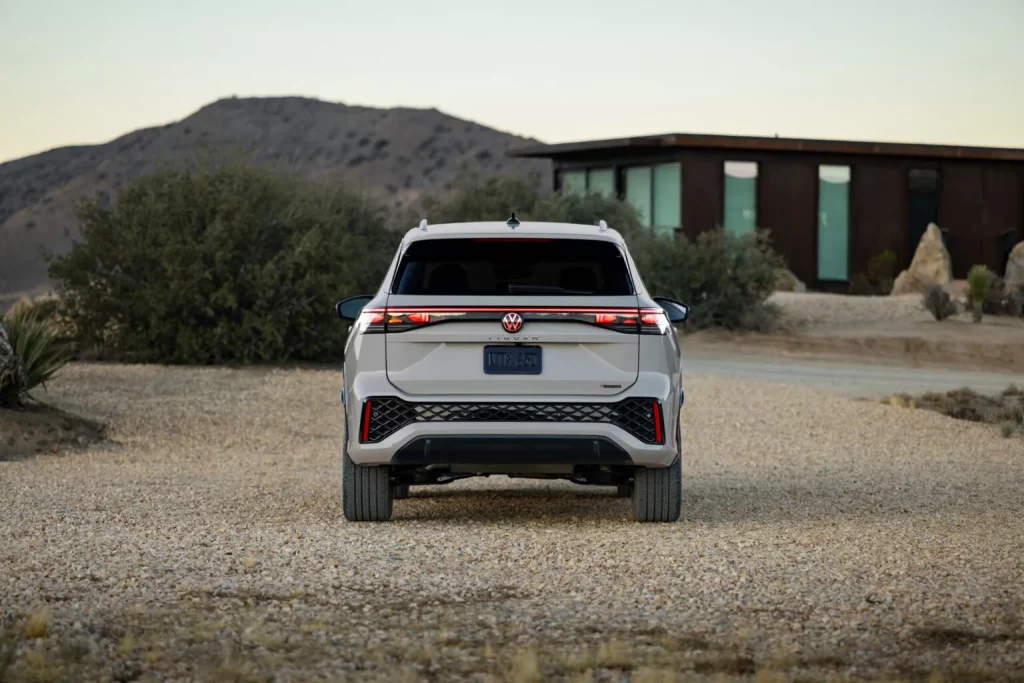 El Volkswagen Tiguan 'yanqui' es el mix perfecto entre Tiguan y Tayron 9 Motor16 2024 Volkswagen Tiguan USA 8 Motor16