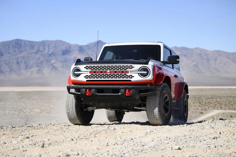 El Ford Bronco se pone en forma y rescata su versión 'low cost' 9 Motor16 2025 Ford Bronco Stroppe Special Edition 1 Motor16