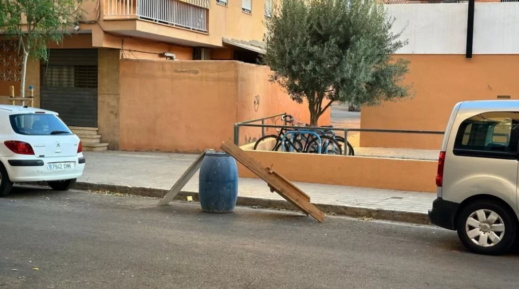 El infalible truco de este vecino para aparcar siempre en la puerta de casa incendia las redes sociales 13 Motor16 Aparcar estacionar aparcamiento 1 Motor16