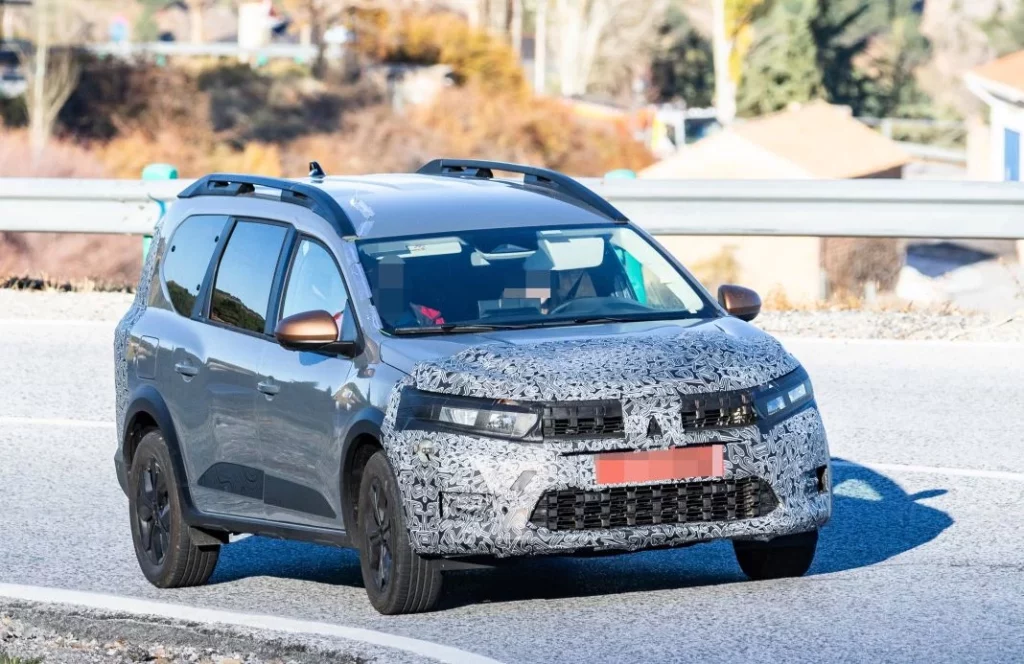 El Dacia Jogger 2025 ya rueda por carreteras españolas 3 Motor16 Dacia Jogger 2025 1 Motor16