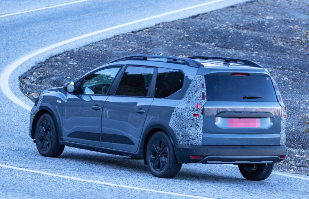 El Dacia Jogger 2025 ya rueda por carreteras españolas 15 Motor16 Dacia Jogger 2025 13 Motor16