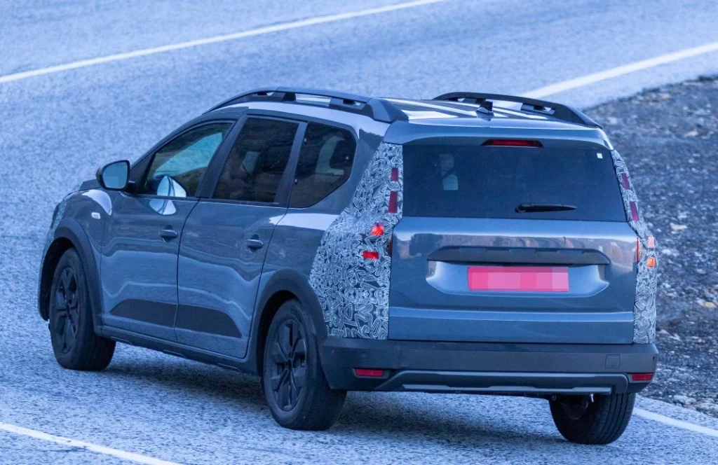 El Dacia Jogger 2025 ya rueda por carreteras españolas 17 Motor16 Dacia Jogger 2025 15 Motor16