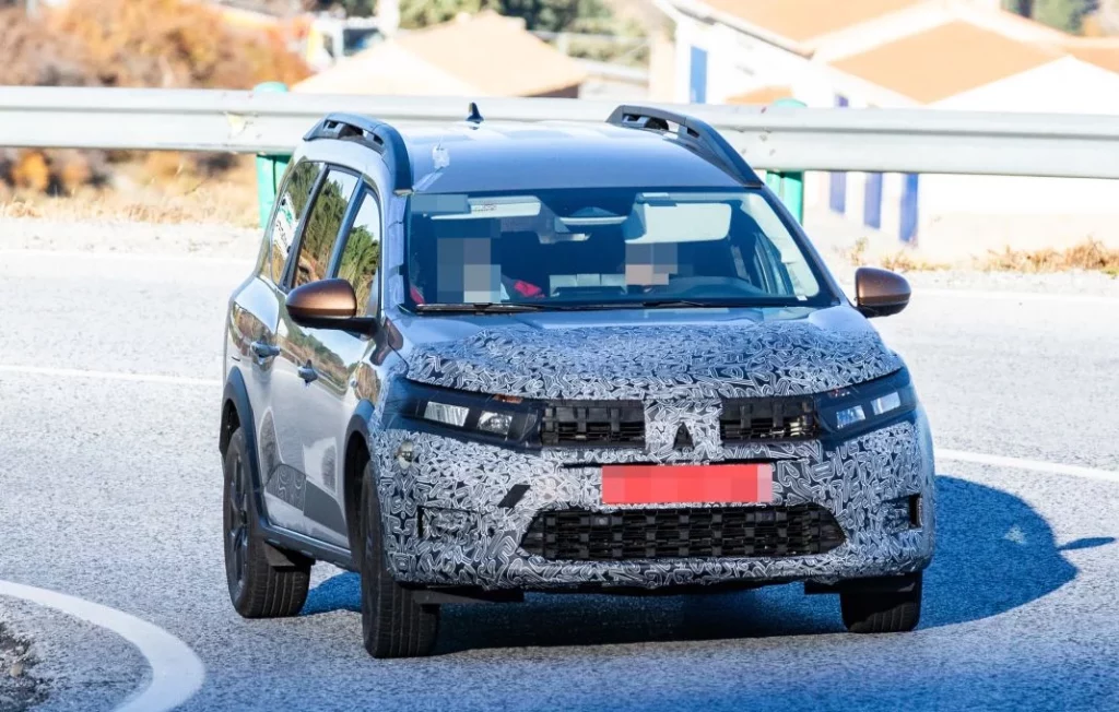 El Dacia Jogger 2025 ya rueda por carreteras españolas 5 Motor16 Dacia Jogger 2025 3 Motor16