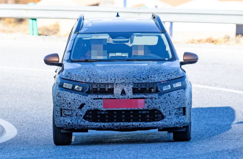 El Dacia Jogger 2025 ya rueda por carreteras españolas 6 Motor16 Dacia Jogger 2025 4 Motor16