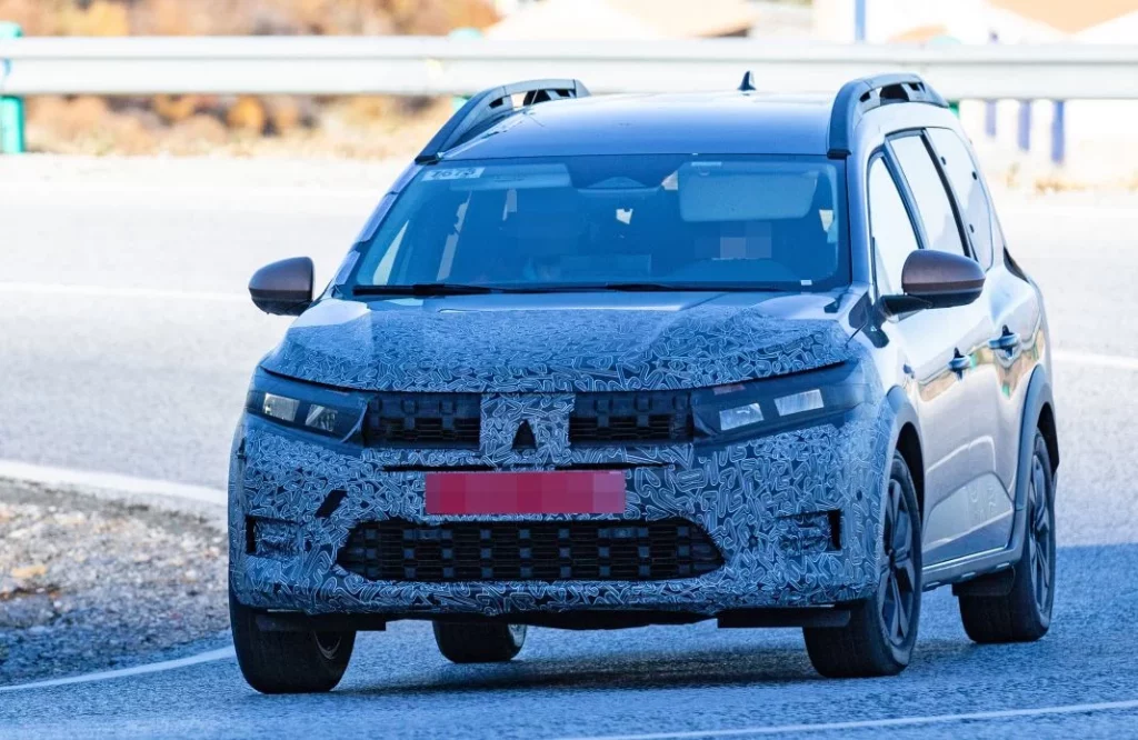 El Dacia Jogger 2025 ya rueda por carreteras españolas 7 Motor16 Dacia Jogger 2025 5 Motor16
