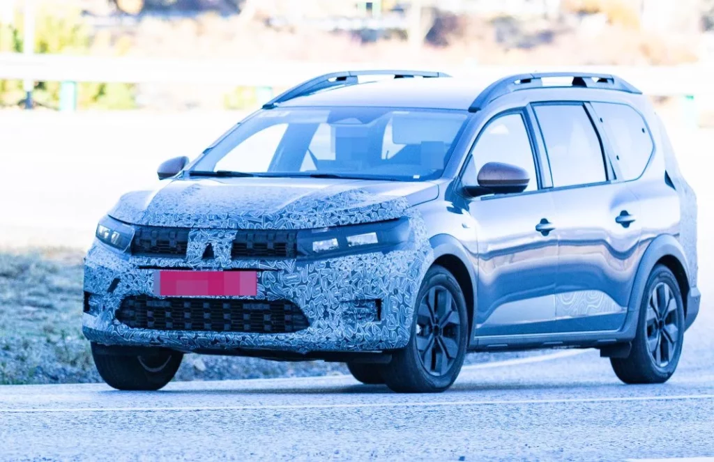 El Dacia Jogger 2025 ya rueda por carreteras españolas 8 Motor16 Dacia Jogger 2025 6 Motor16