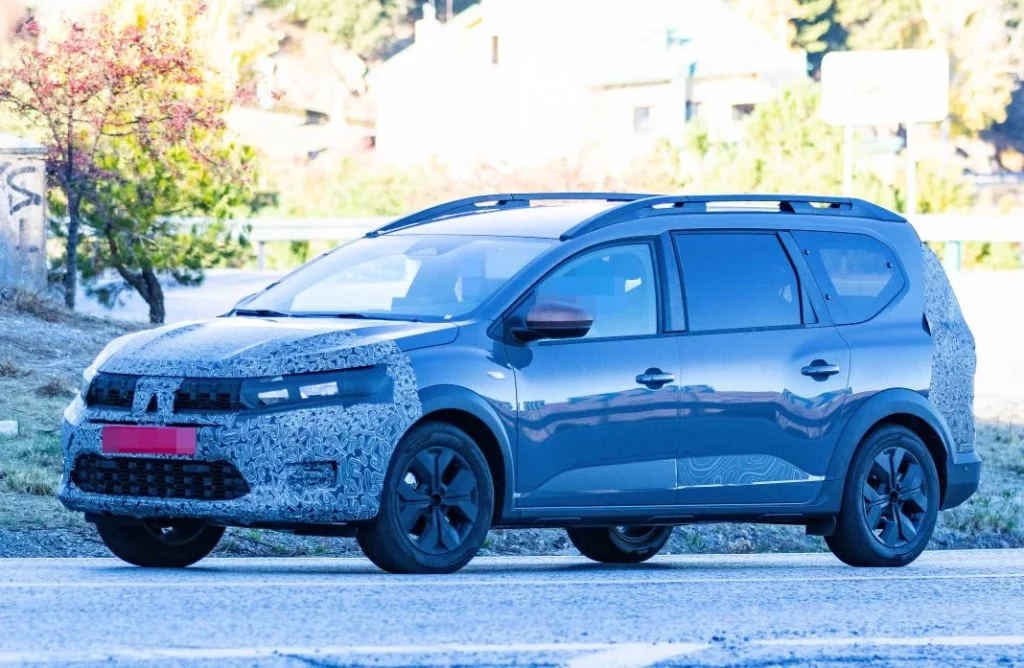 El Dacia Jogger 2025 ya rueda por carreteras españolas 9 Motor16 Dacia Jogger 2025 7 Motor16