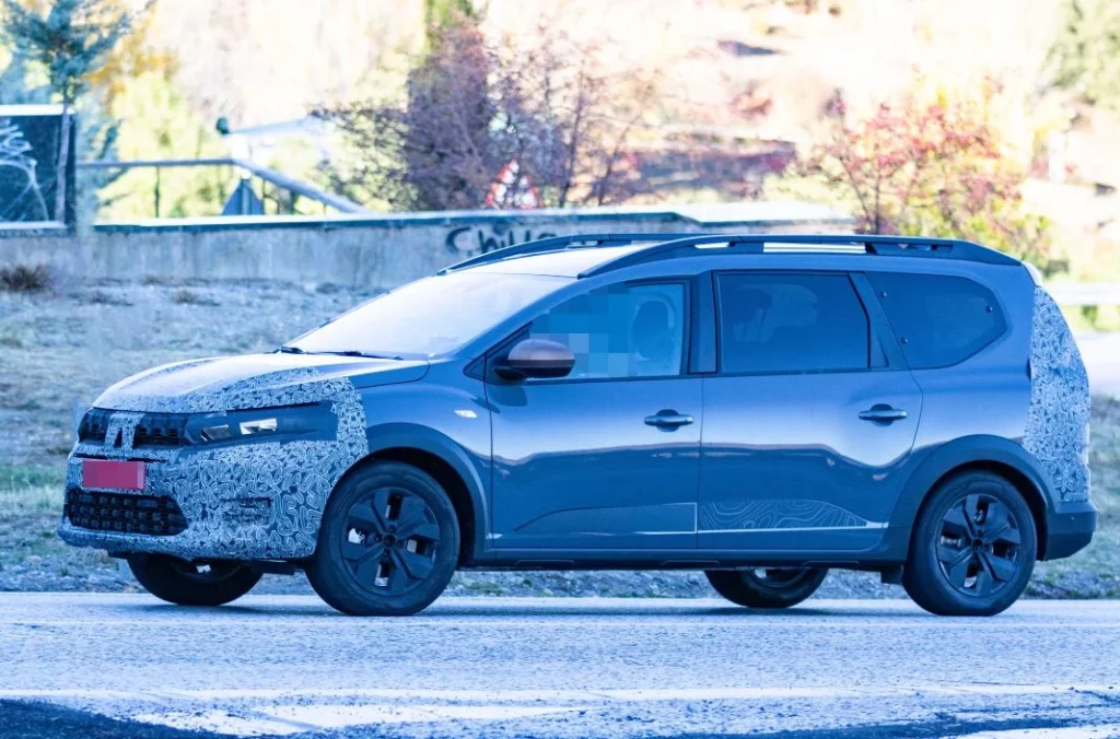 El Dacia Jogger 2025 ya rueda por carreteras españolas 10 Motor16 Dacia Jogger 2025 8 Motor16