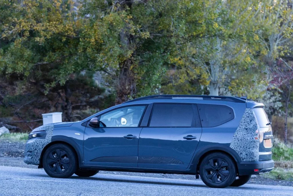 El Dacia Jogger 2025 ya rueda por carreteras españolas 1 Motor16 Dacia Jogger 2025 (9)