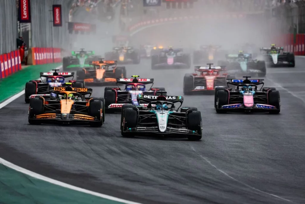 El golpe final de Max Verstappen al Mundial en una exhibición bajo la lluvia 3 Motor16 EuropaPress 6320356 start of the race 63 russell george gbr mercedes amg f1 team w15 04 norris Motor16