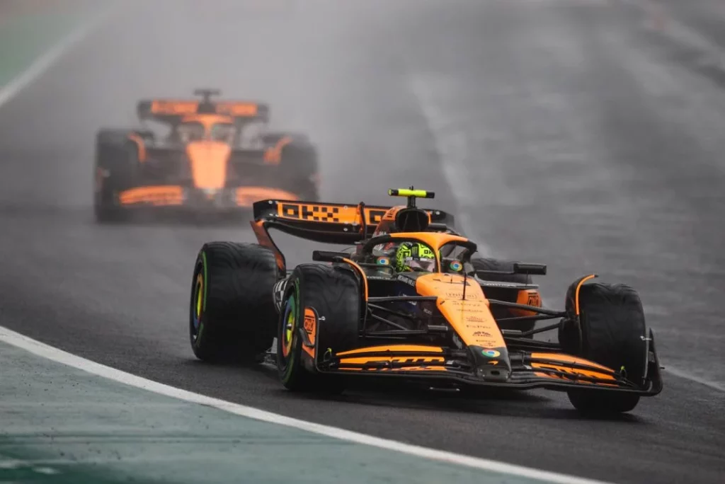 El golpe final de Max Verstappen al Mundial en una exhibición bajo la lluvia 13 Motor16 EuropaPress 6320452 04 norris lando gbr mclaren f1 team mcl38 action 81 piastri oscar aus Motor16